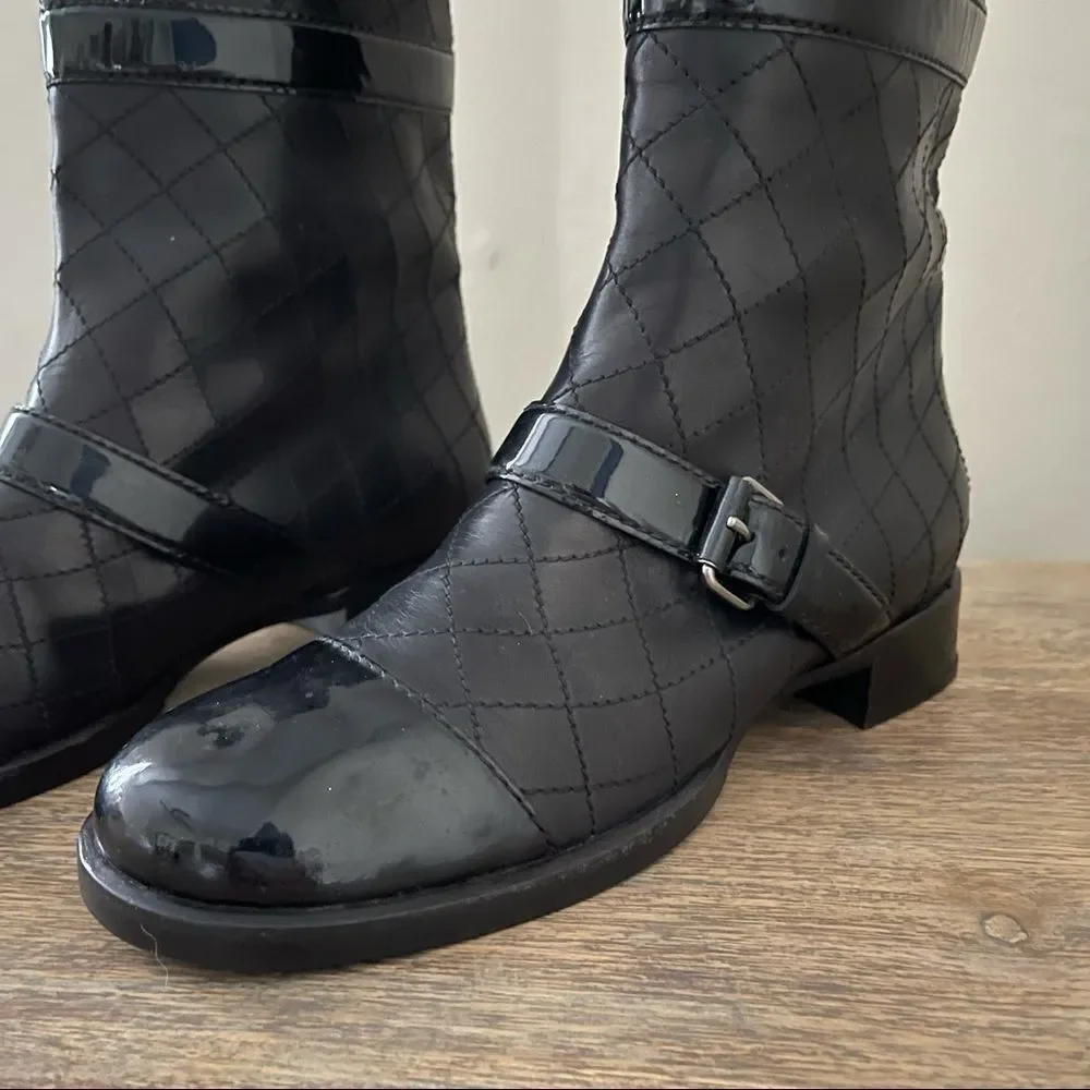 CHANEL black quilted Pull on Patent Leather boots